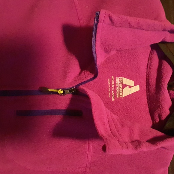 Eddie Bauer Ascent Dark Pink Fleece vest with 3 front pockets - Picture 2 of 4
